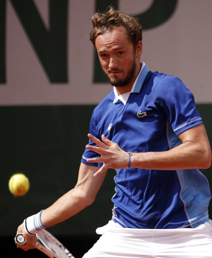 現得尤為明 現得尤為明